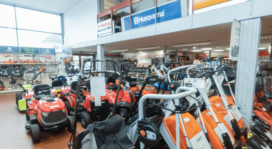 Magasin LG Motoculture, rayon machines