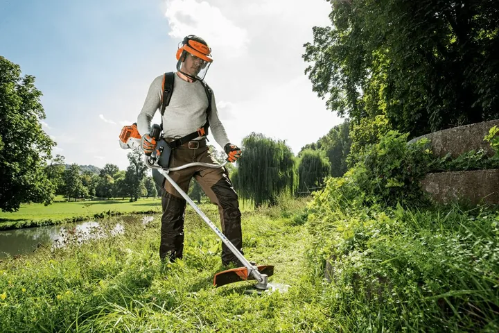 Débroussaillage en extérieur